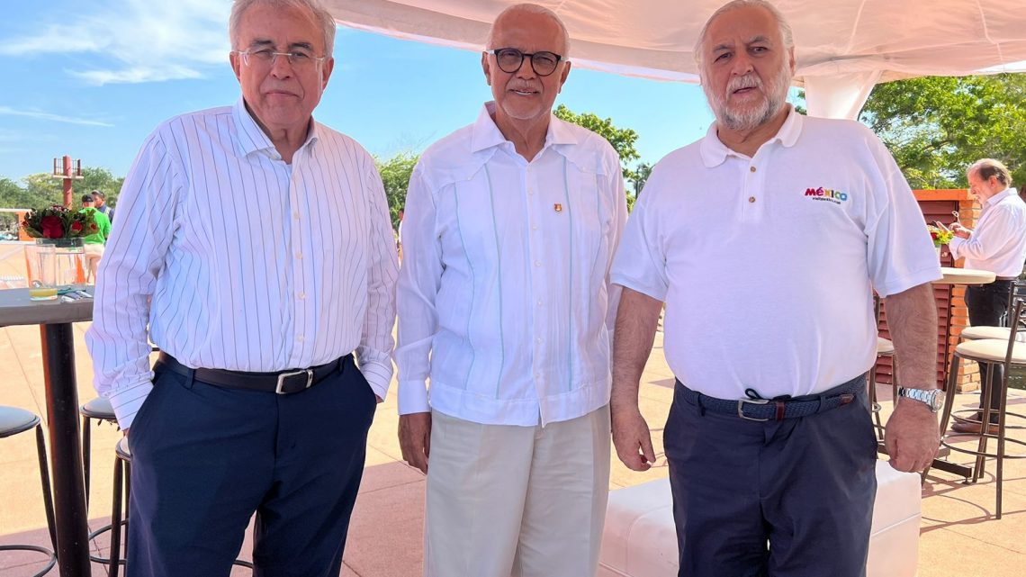 Navarro Quintero y Andrés Manuel López Obrador, pondrán en marcha hoy los viajes turísticos a las Islas Marías.